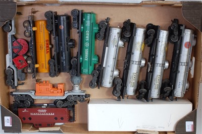 Lot 432 - Large tray containing freight wagons; QSI live...