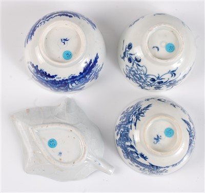 Lot 1074 - A Worcester porcelain tea bowl, blue and white...