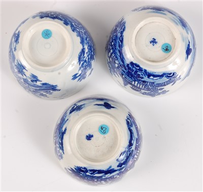 Lot 1075 - A Worcester porcelain tea canister and cover,...