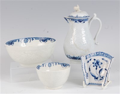 Lot 1077 - A Worcester porcelain Chrysanthemum pattern...