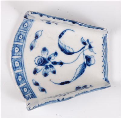Lot 1077 - A Worcester porcelain Chrysanthemum pattern...