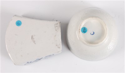 Lot 1077 - A Worcester porcelain Chrysanthemum pattern...