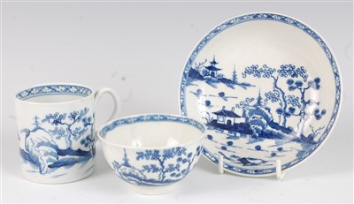 Lot 1079 - A Worcester porcelain coffee can, blue and...