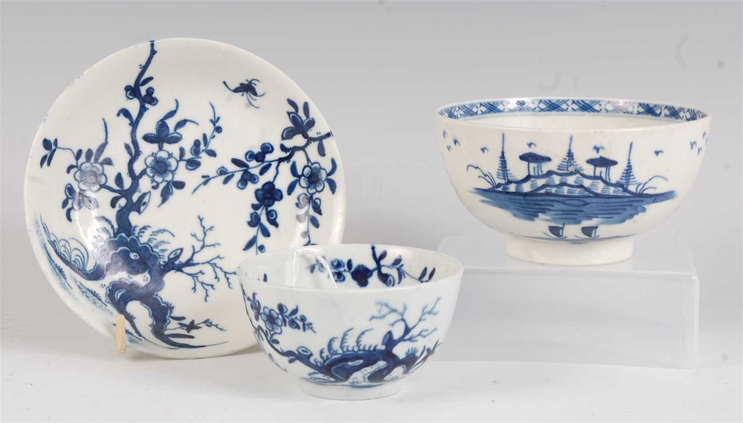 Lot 1083 - A Worcester porcelain tea bowl and saucer,...