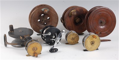 Lot 382 - A circa 1900 mahogany 6" centre pin sea reel