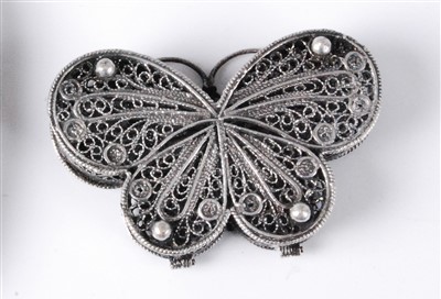 Lot 1362 - A 19th century silver and filigree pill-box,...