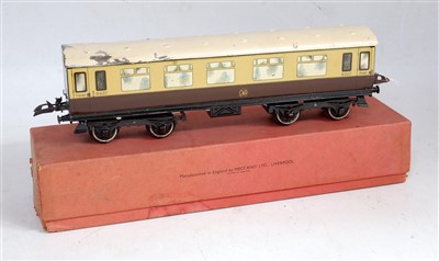 Lot 305 - Hornby 1937-41 GW No. 2 corridor coach - small...