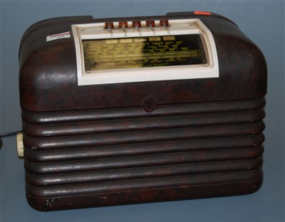 Lot 65 - An early 20th century Bush brown bakelite...