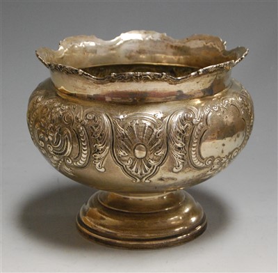 Lot 192 - An Edwardian silver rose bowl having repousse...