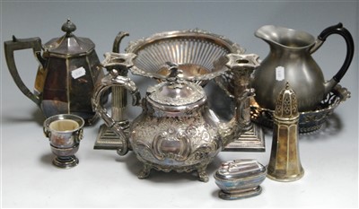 Lot 215 - A box of miscellaneous metalware, to include a...