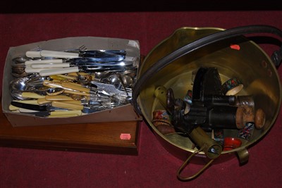 Lot 221 - A collection of miscellaneous items, to...