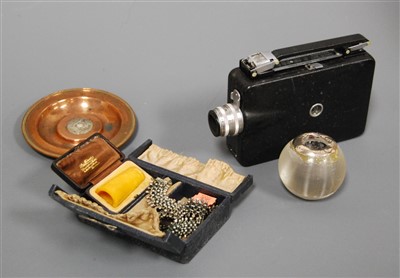 Lot 264 - A box of miscellaneous items to include an...