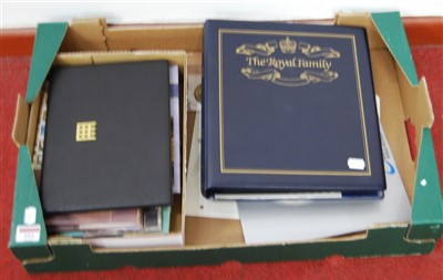 Lot 293 - A box of assorted commemorative coins and coin...