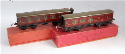 Lot 365 - Hornby 1937/41 No. 2 LMS 1st/3rd coach, window...