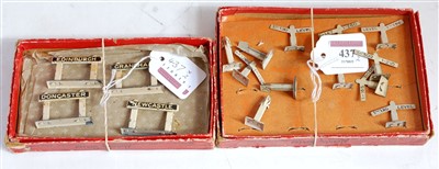 Lot 437 - 1928/30 Hornby Railway Accessories Set No. 5...