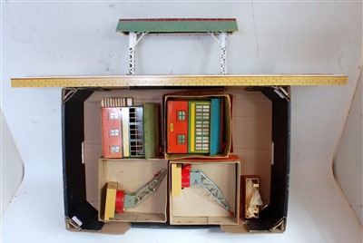 Lot 438 - Large tray containing Hornby items including...