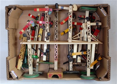 Lot 444 - Small tray containing 12 various accessories...