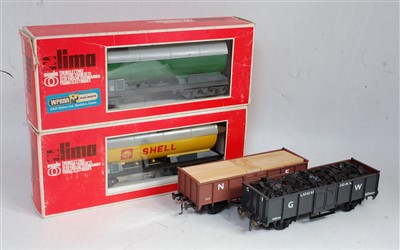 Lot 474 - Four O gauge wagons: Rivarossi 4-wheel open;...
