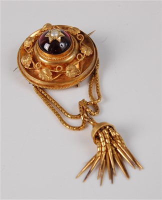 Lot 1177 - A late Victorian yellow metal garnet set...