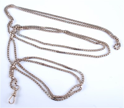 Lot 2599 - A yellow metal boxlink guard chain, 26.9g,...