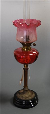 Lot 103 - A late Victorian oil lamp, having an etched...
