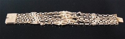 Lot 417 - A Victorian yellow metal fancy link five...