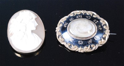Lot 422 - A carved shell cameo brooch depicting profile...