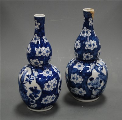 Lot 288 - A pair of Chinese export blue and white double...