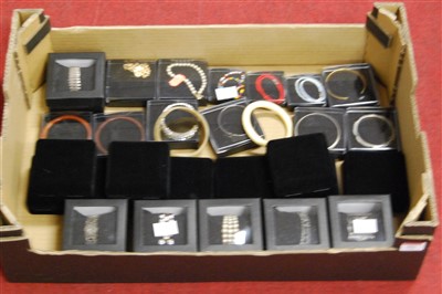 Lot 351 - A box of miscellaneous ladies modern costume...