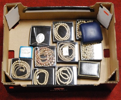 Lot 387 - A ladies white metal and cabochon set pendant...