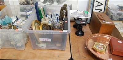 Lot 575 - A collection of miscellaneous items, to...