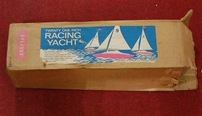 Lot 590 - A Sceptre 21" racing yacht