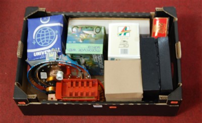 Lot 651 - A box containing a quantity of modern and...