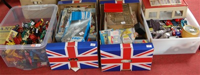 Lot 631 - A large collection of loose and playworn...