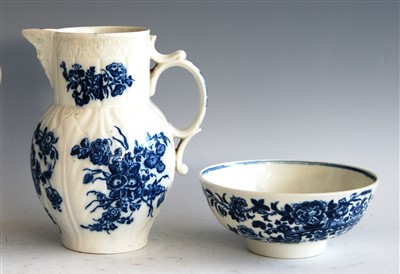 Lot 1031 - A late 18th century Caughley cabbage leaf...