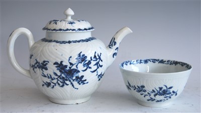 Lot 1032 - A Worcester porcelain feather moulded teapot...