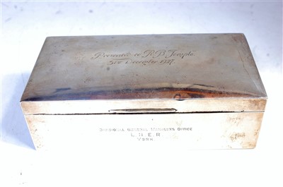 Lot 98 - A superb presentation cigarette box dated 1927...