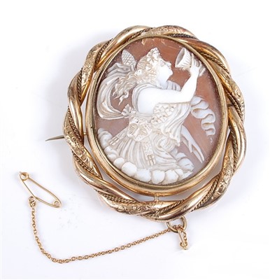Lot 2584 - A yellow metal oval cameo mourning brooch, the...