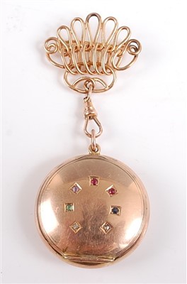 Lot 2586 - A 9ct yellow gold powder compact, the case set...