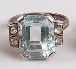Lot 1184 - A white metal Art Deco style aquamarine and...