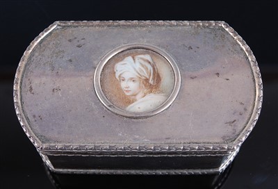 Lot 1125 - An Edwardian silver table snuff box, of...
