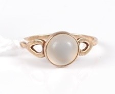 Lot 356 - A yellow metal and moonstone set ring,...