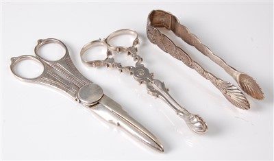Lot 1155 - A pair of George IV silver grape scissors,...
