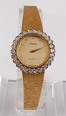 Lot 1250 - An 18ct yellow gold lady's Omega quartz...