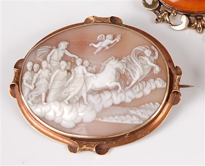Lot 1203 - A Victorian carved shell cameo brooch...