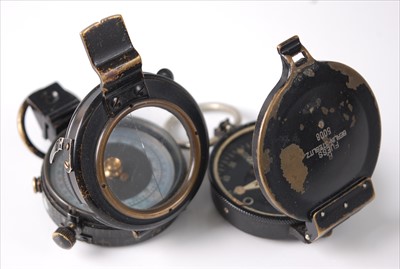 Lot 190 - A WW II Mk IX brass cased prismatic compass no....