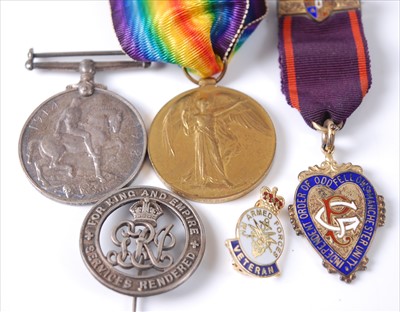 Lot 354 - A WW I British War and Victory duo, naming...