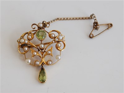Lot 2654 - An Edwardian yellow metal peridot and seed...