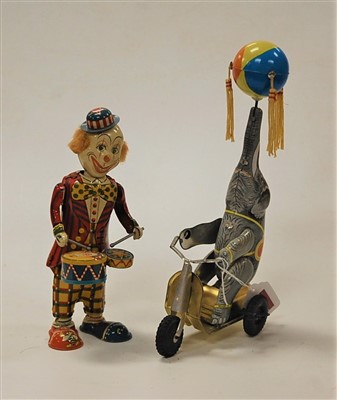 Lot 407 - A lithograph printed metal clockwork clown...