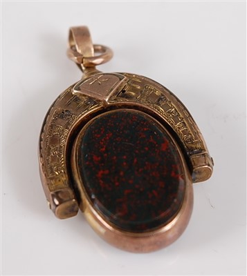 Lot 2724 - A Victorian 9ct gold and bloodstone set swivel...